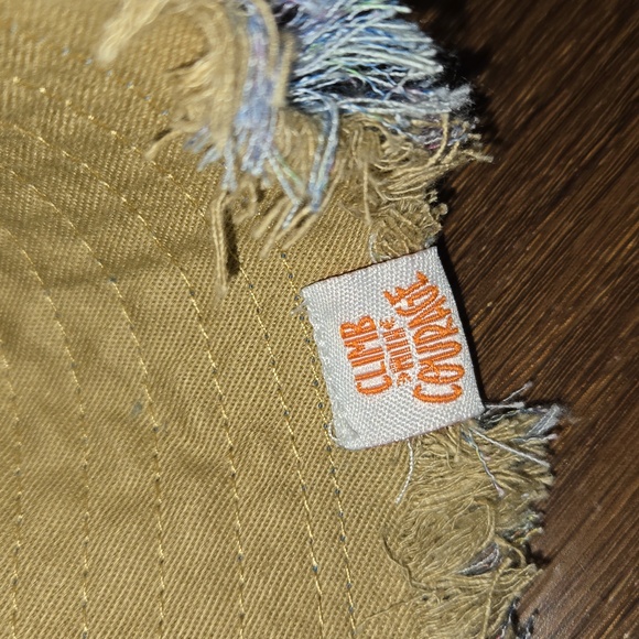 NWT LITTLE BROWNIE BAKERS CLIMB WITH COURAGE bucket hat.  #6242 - Picture 5 of 6